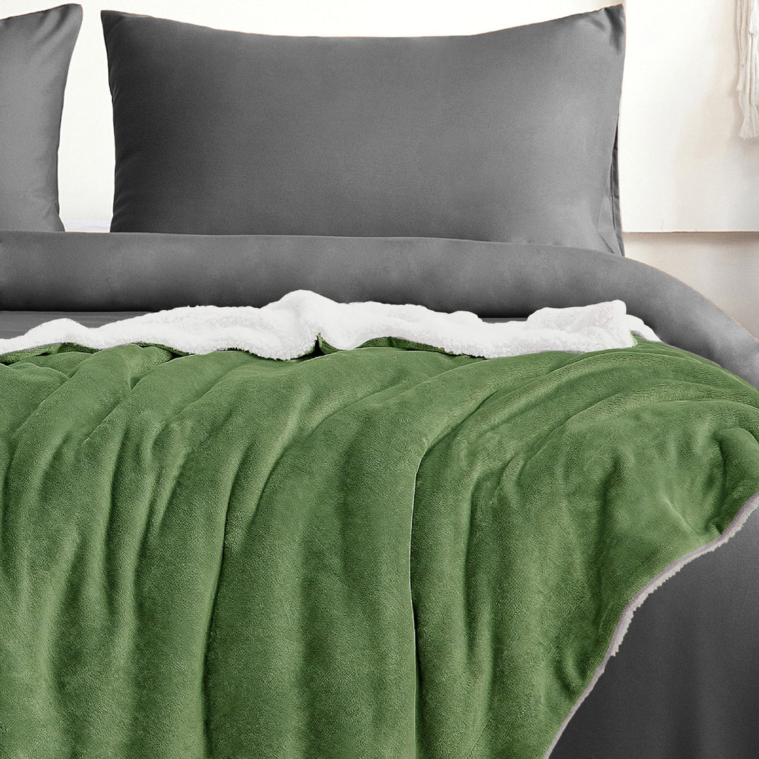 Plain Sherpa Back Throw Olive
