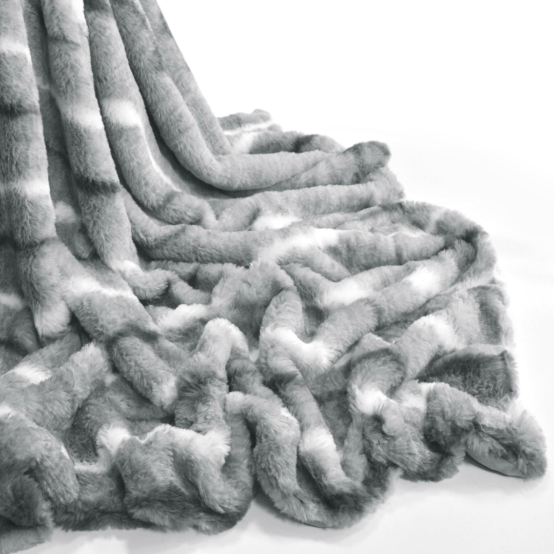 Luxury Oxen Grey Faux Animal Fur Throw